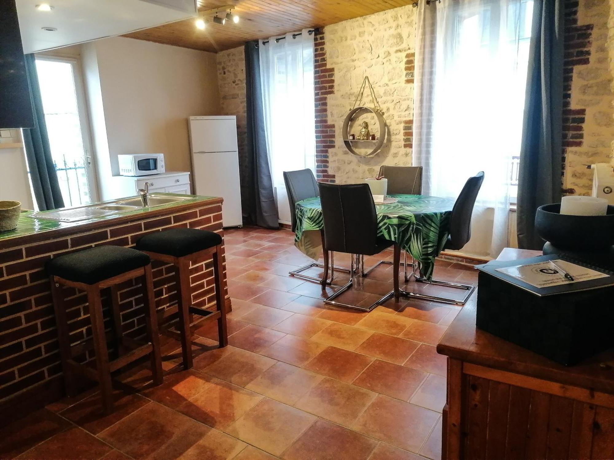Gite A Sees Avec Garage Prive En Centre Ville Δωμάτιο φωτογραφία